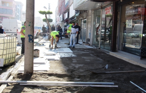 İskenderun'da kaldırım yenileme çalışmaları başladı!
