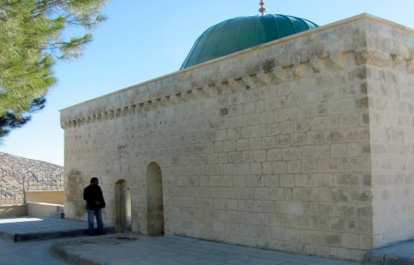 KUDEB’den türbelere restorasyon çalışması!
