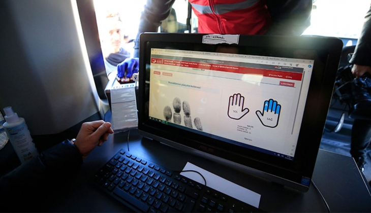 Türkiye'de ikamet izniyle yaşayan yabancı sayısı 247 bin 62 azalarak 1 milyon 107 bin 32 oldu!