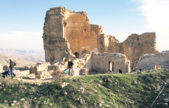 Mardin Kalesi ndeki 700 yıllık cami ibadete açılacak!