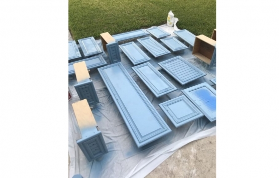 Kendi imkanlarıyla eski karavanı eve dönüştürdü!