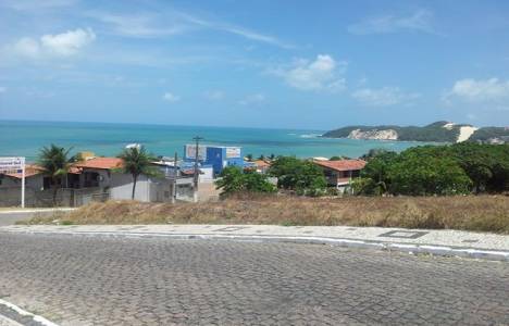 Toplumun yararlanmasına açık yapı nedir?