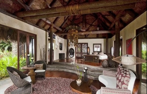 İşte John Travolta nın muhteşem evi!