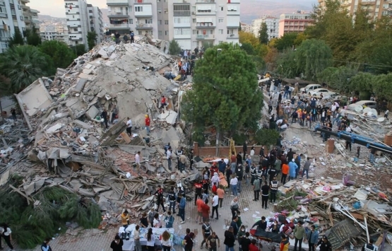 İzmir’de yıkım faciası! Deprem yıkamadı ekipler yıktı!