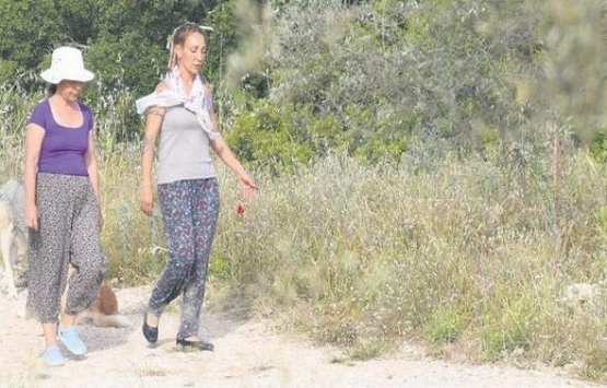 Özlem Tekin köy hayatına iyice alıştı!