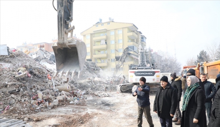 Uzman isim uyardı! Depremin ardından şimdi de enkazda büyük tehlike!