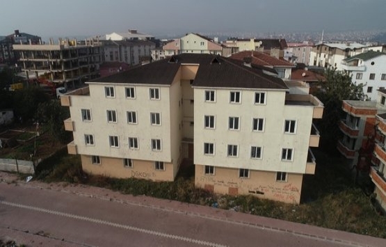 Yaptığı sitedeki 24 daireyi 50 den fazla kişiye satıp kaçtı!