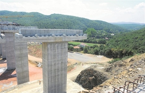 3.Köprü inşaatı Tarkan ın çiftliğine giden yolu kapattı!