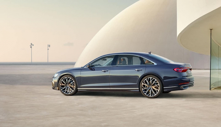 Audi A8 Lounge gemi gibi araba sözünü hak ediyor! İşte 27 Nisan Audi A8 fiyat listesi