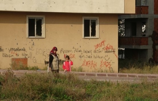 Yaptığı sitedeki 24 daireyi 50 den fazla kişiye satıp kaçtı!