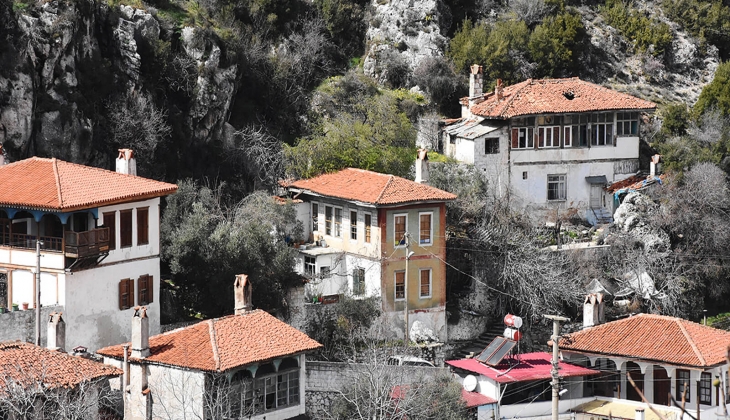 Dededen miras kalan köy evlerine yıkım kararı! Köylüler ayaklandı!