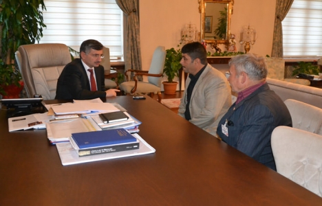 Manisalı Romanlar Vali'den ev istedi!