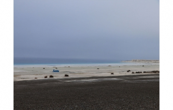Salda Gölü nde kıyıdan 500 metre geriye ahşap üniteler yerleştirildi!