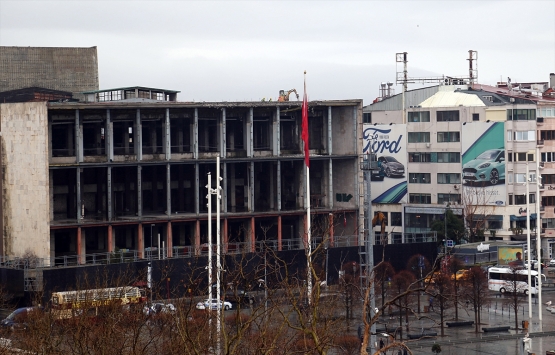 AKM nin çatısı yıkılıyor!