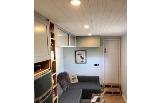 Ev kirası ödememek için kamyonu eve çevirdiler!