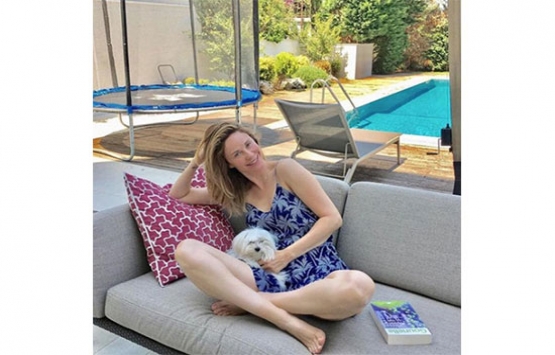 Demet Şener in iki oda bir havuzlu evi!