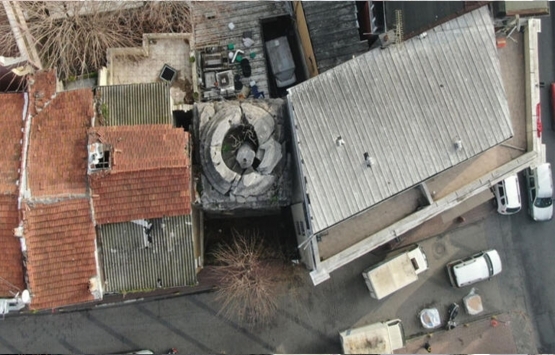 Tarihi Avrat Taşı iki bina arasında yok oluyor!