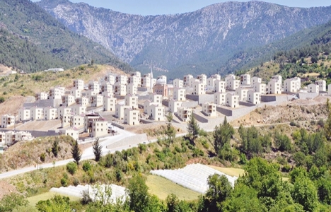 Köyü taşınan çiftçilere devletten hem ev hem de arazi!