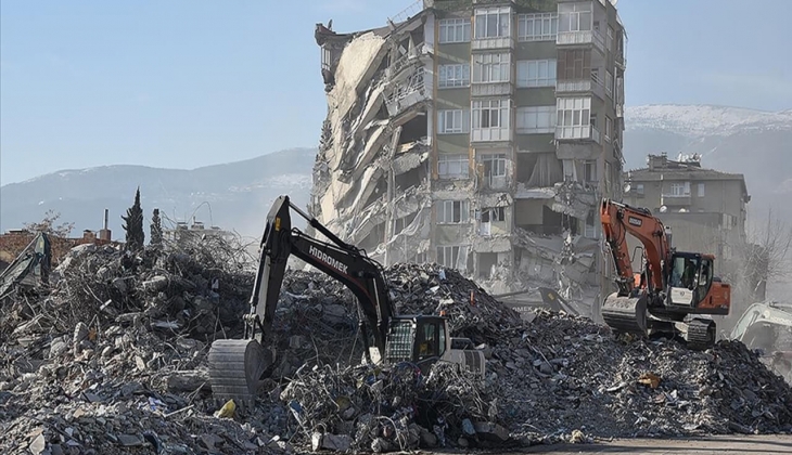 Prof. Dr. Naci Görür üstüne basa basa uyardı! İstanbul da 100 bin binada insanlar ölümü bekliyor