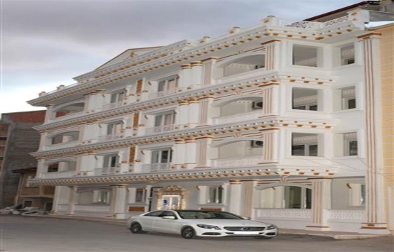 Malatya daki altın kaplamalı apartman görenleri hayrete düşürüyor!