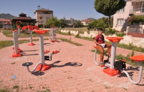 Bucak'ta park alanları düzenleniyor!