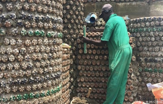 Nijerya da pet şişelerden konforlu evler inşa ediliyor!