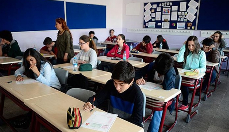 Lise öğrencilerini ilgilendiren açıklama Bakan Özer’den geldi! 