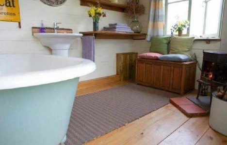 Eski otobüs 4 bin Sterlin e eve dönüştü!