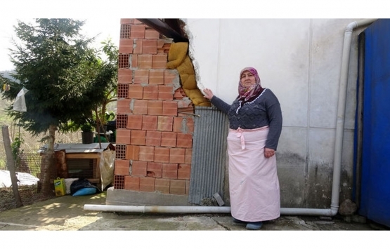 Akçaabat ta heyelan nedeniyle çatlaklar oluşan evler tahliye ediliyor!