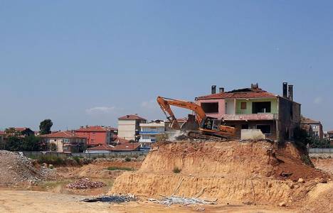 Fikirtepe'deki tek ev yıkıldı!