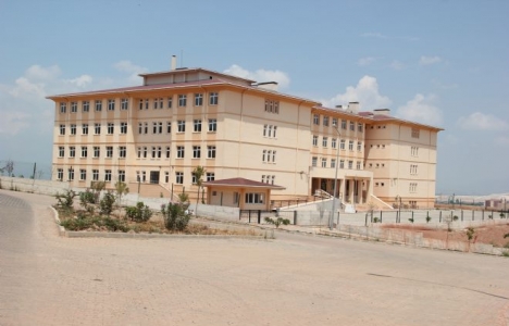 Menemen'de yapımı devam eden okullar yeni döneme yetişecek!