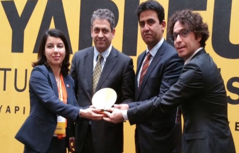 Altın Çekül Yapı Ürünü Ödülü Kale Smart Edge'in oldu!