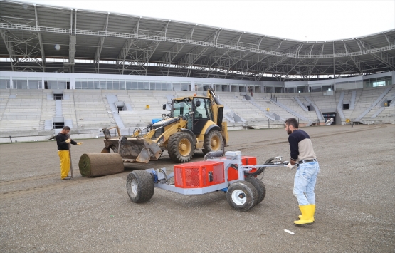 Yeni Ordu Stadı nın çimleri seriliyor!