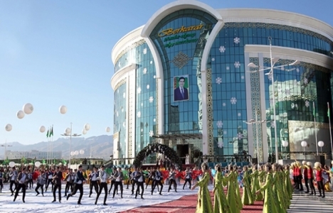 Türkmenistan'ın ilk alışveriş merkezinin açılışı gerçekleşti!