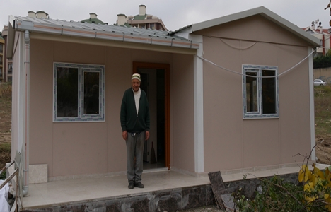 Hasan Akgün evsiz vatandaşa ev yaptırdı!