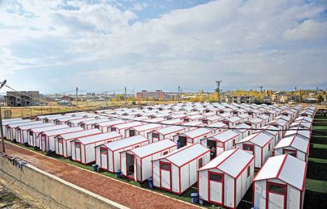Düzce depreminden beri prefabrik evde yaşıyorlar!