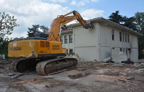 İzmit'teki adliye ve sağlık binası yıkıldı!
