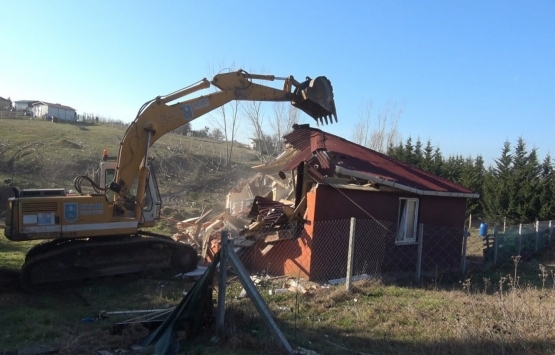 Silivri'de kaçak 8 yapının yıkımı gerçekleştirildi! 