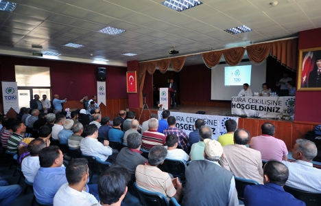 TOKİ Kars Sarıkamış Konutları'nın kuraları çekildi!