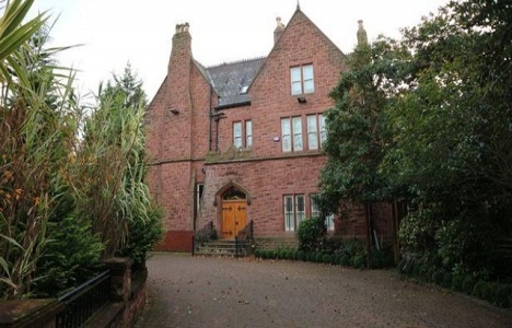 İşte Cenk Tosun un İngiltere deki yeni evi!