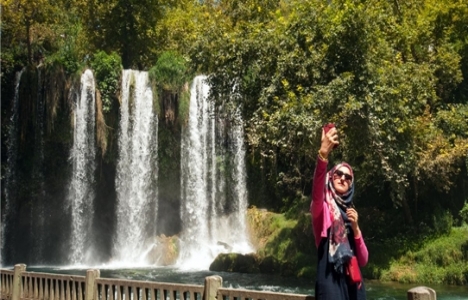 Düden Şelalesi'ne Arap turistlerden yoğun ilgi!