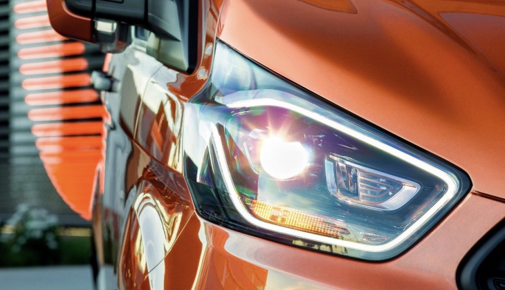 Ford Transit Custom hibrit seçeceği 16 farklı modeliyle ve Nisan kampanyasıyla satışta. İşte 28 Nisan 2022 fiyat listesi