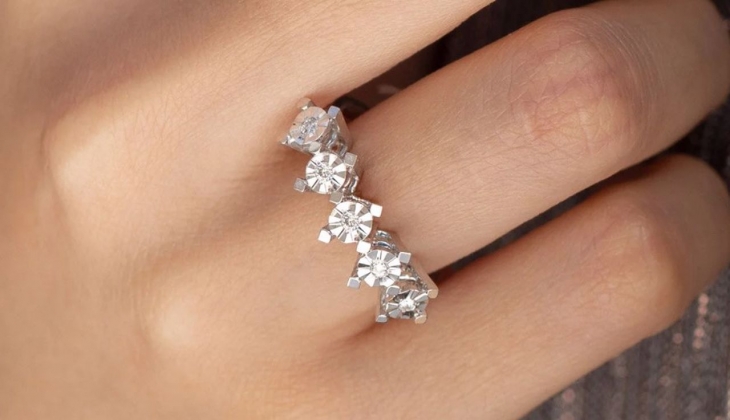 D Diamond da beştaş pırlanta yüzüklere yüzde 50 ye varan indirim! 6 Aralık 2022 fiyat listesi...