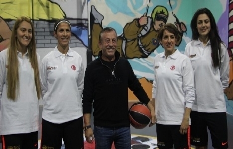 Ağaoğlu'ndan Veteran kadın basketbol takımına destek!