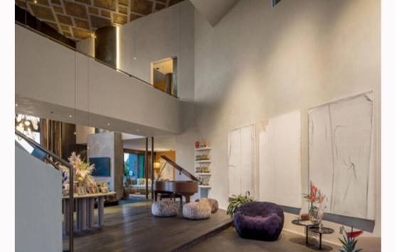 John Legend ve Chrissy Teigen Beverly Hills teki evlerini 24 milyon dolara satıyor!