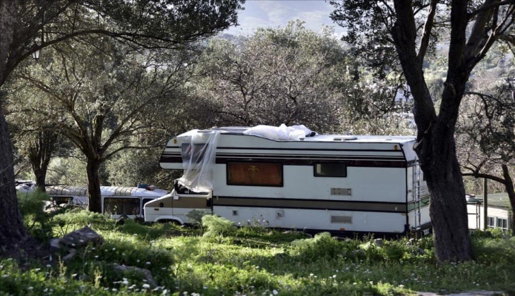 Özgür ve hesaplı tatil isteyen karavana koşuyor! Günlük kirası 900 TL