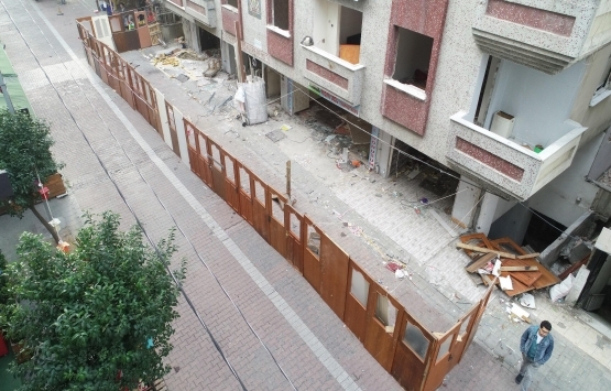 Avcılar da riskli binada kapılı önlem!