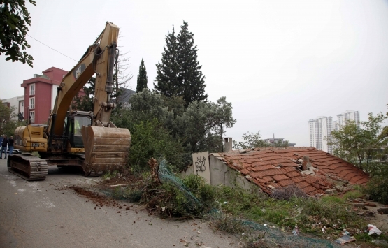 Kartal Belediyesi, metruk binaların yıkımına devam ediyor!