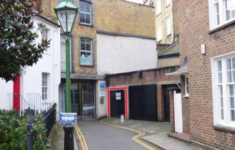 Londra'daki 14 metrekarelik garaj 360 bin sterline satıldı!