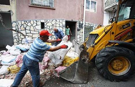 Bayraklı'da 160 bin ton moloz toplandı!